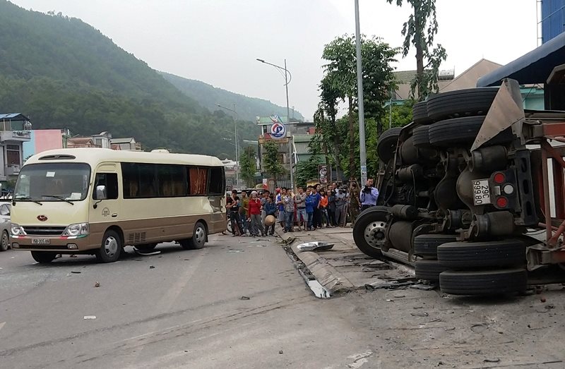 Vụ tai nạn xảy ra vào khoảng 8h30 sáng 19/10, tại ngã ba đường tránh Quang Hanh (TP Cẩm Phả, tỉnh Quảng Ninh).