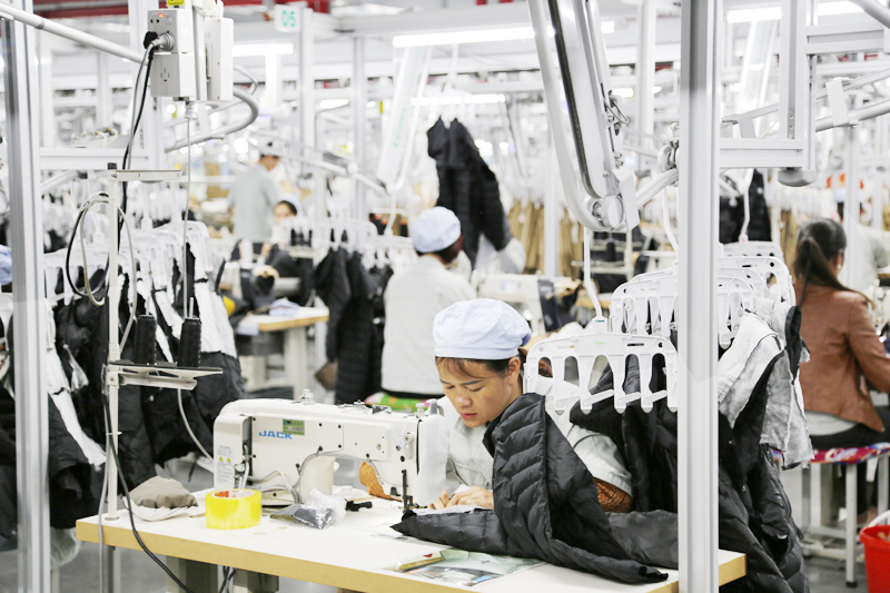 Hiện nay huyện Hải Hà có hơn 4.000 lao động đã qua đào tạo nghề đang lao động sản xuất trong các nhà máy thuộc KCN Cảng biển Hải Hà.