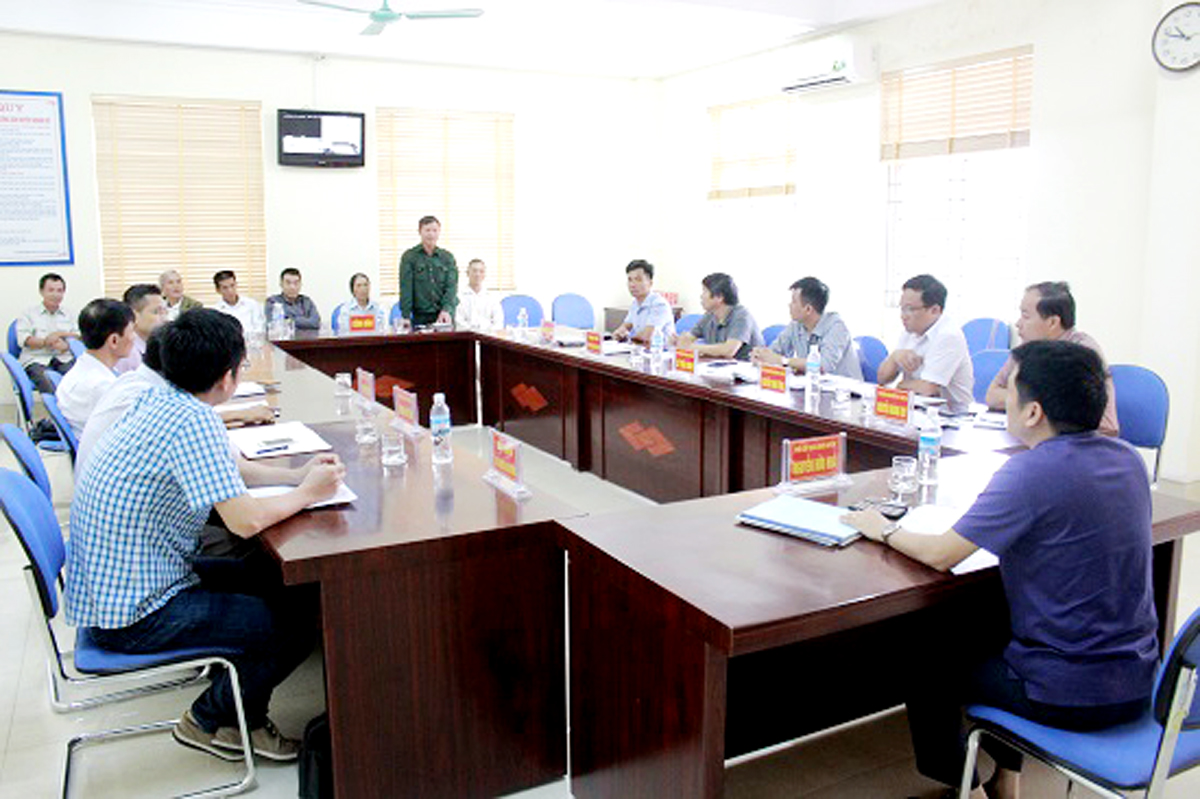 Buổi tổ chức đối thoại trực tiếp của huyện Hoành Bồ với người dân.