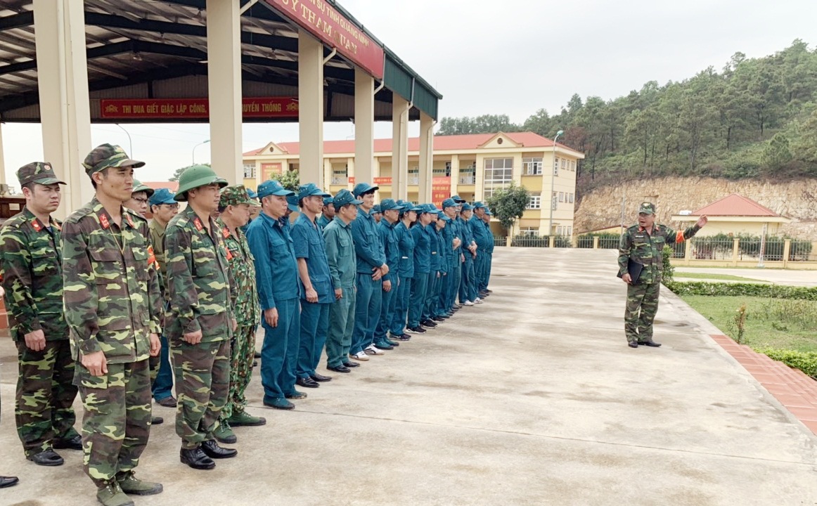 Ban CHQS TP Uông Bí tổ chức huấn luyện lực lượng dân quân tự vệ năm 2019.