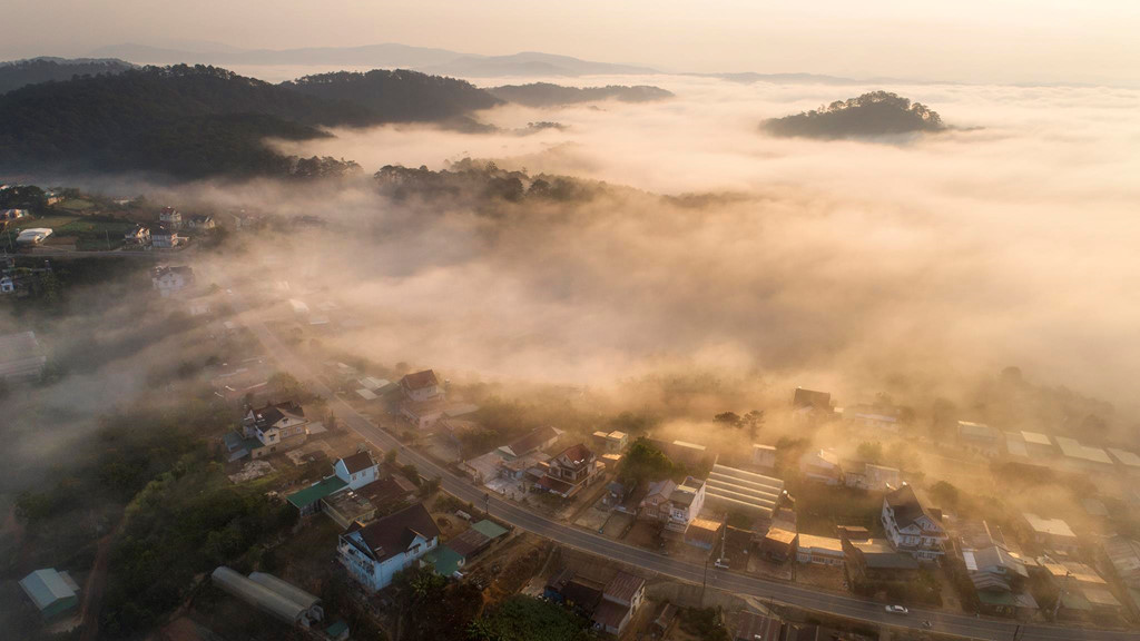  Nhiếp ảnh gia Nguyễn Hiếu đến từ Đà Lạt, người nhiều năm gắn bó với những mùa sương nơi đây, chia sẻ: 