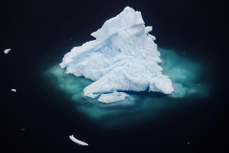  Tảng băng trôi trong một vịnh gần thị trấn Tasiilaq, Greenland trong tấm ảnh tháng 6/2018. Ảnh: Reuters.