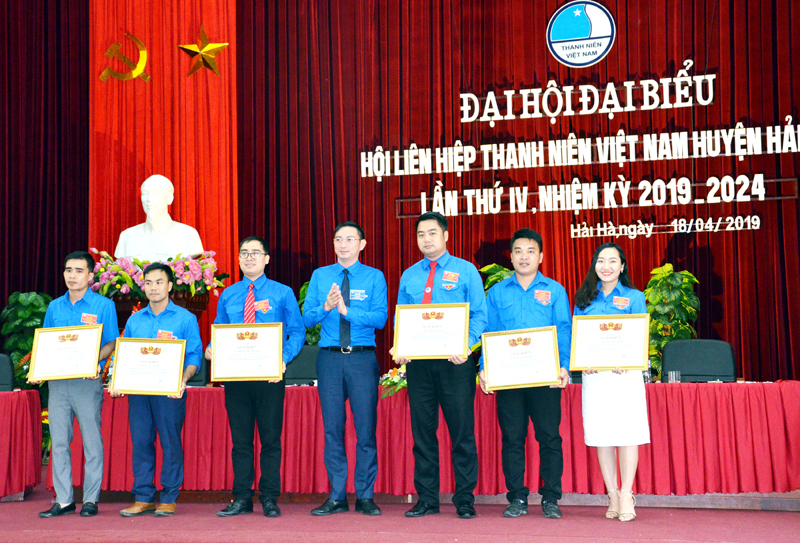 Nhiều cá nhân được khen thưởng tại Đại hội Hội LHTN Việt Nam huyện Hải Hà khóa IV, nhiệm kỳ 2019-2024.