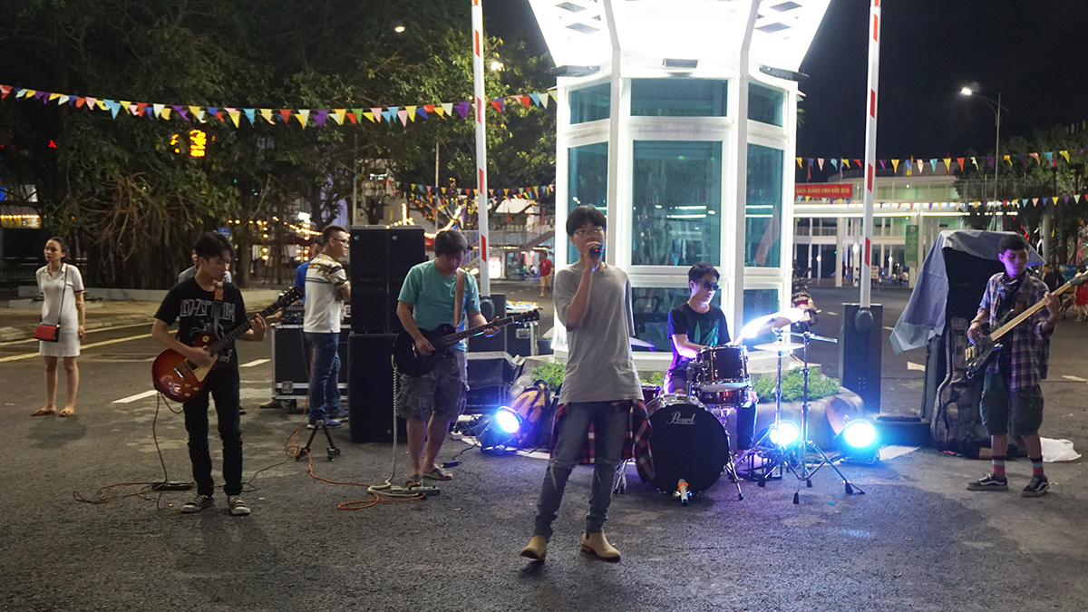 Giao lưu âm nhạc đường phố tại Cung Văn hóa Thanh thiếu nhi Quảng Ninh.
