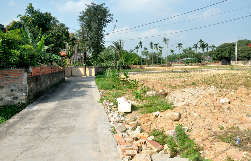 Dự án Đất ở dân cư- điểm phía Bắc nhà văn hoá khu Yên Lâm 4 vùi lấp hết đường tiêu thoát nước duy nhất của các hộ dân liền kề.