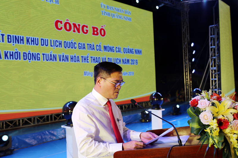 Đồng chí Bùi Văn Khắng, Phó Chủ tịch UBND tỉnh phát biểu tại buổi lễ.
