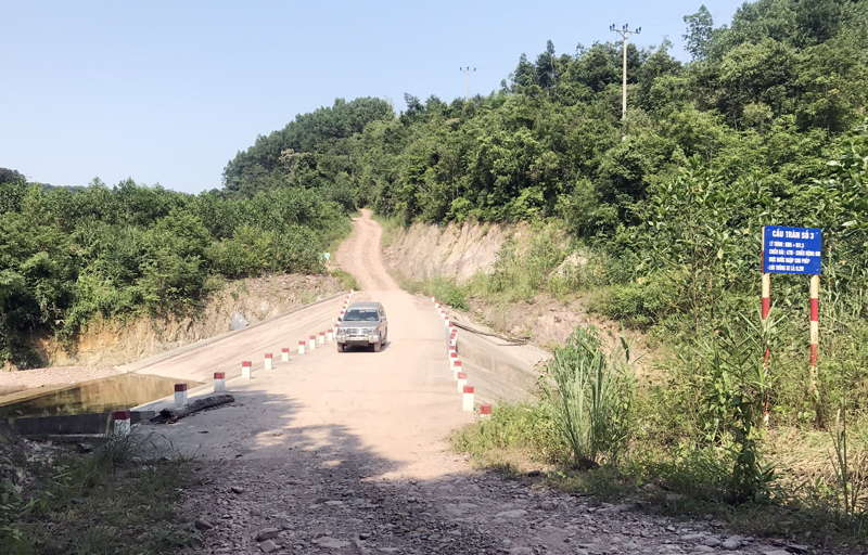 Con đường sau nhiều năm mong mỏi của người dân Khe Phương được xây dựng bằng nguồn vốn hỗ trợ của Chương trình xây dựng NTM