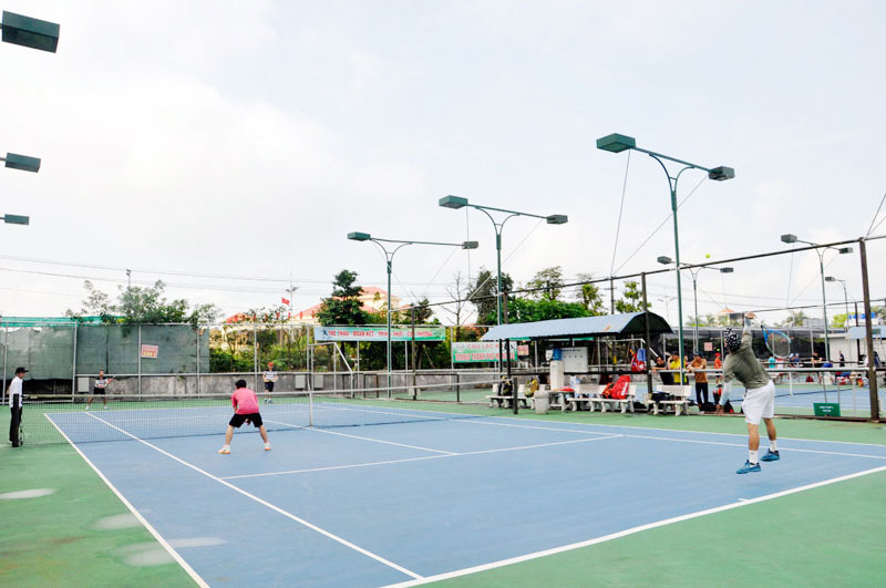 Các hoạt động thể thao như: Giải bóng đá nữ bãi biển, giải quần vợt thành phố Móng Cái mở rộng năm 2019 được tổ chức trong dịp nghỉ lễ cũng là một trong những điểm nhấn thu hút du khách.