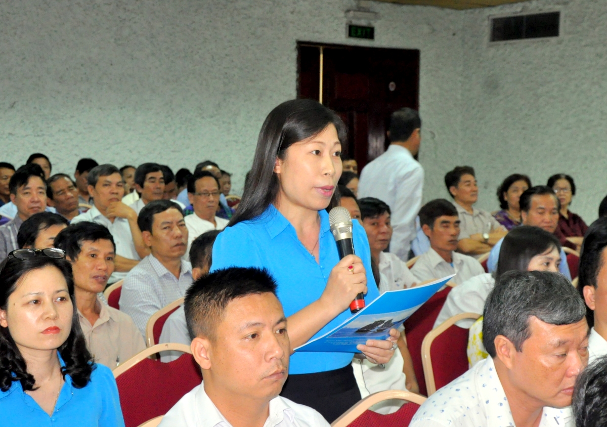 Cử tri thành phố Cẩm Phả đóng góp với Đoàn ĐBQH tỉnh nhiều ý kiến tâm huyết, chất lượng.