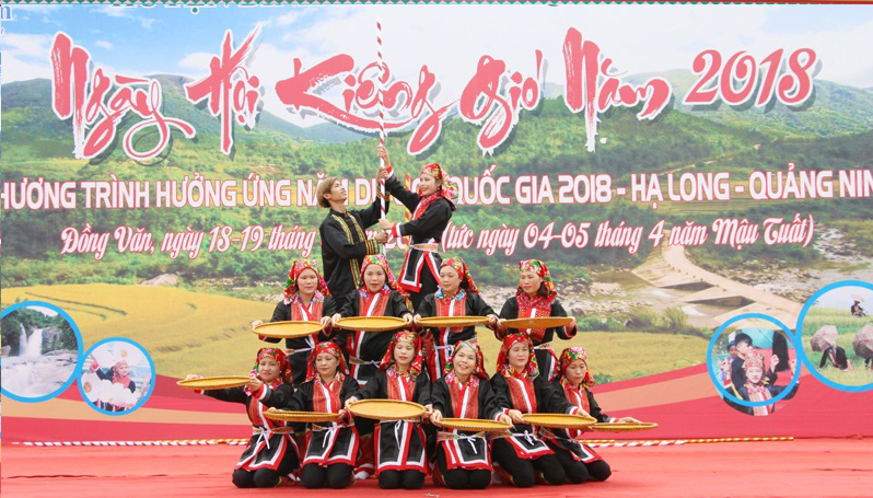 Nhiều tiết mục văn nghệ mang đậm bản sắc các dân tộc huyện Bình Liêu được trình diễn tại Ngày hội 