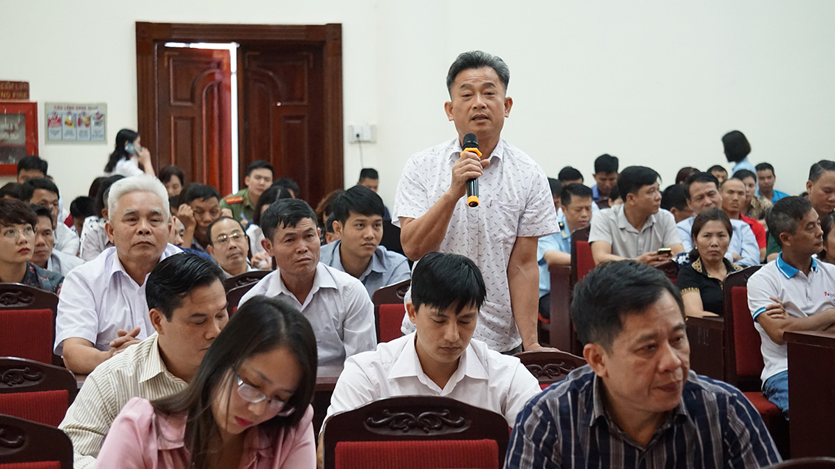 Cử tri huyện Hải Hà kiến nghị tới Đoàn ĐBQH tỉnh.