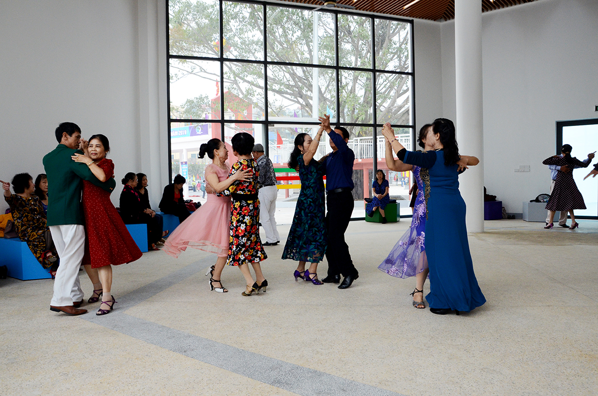 CLB khiêu vũ tại Cung Văn hóa Thanh thiếu nhi thu hút đông đảo các tầng lớp nhân dân tham gia.