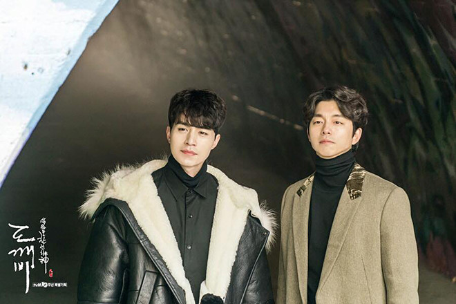 Bộ đôi Thần chết (Lee Dong Wook) - Yêu tinh (Gong Yoo) trở thành đề tài nóng hổi trên nhiều diễn đàn trực tuyến bởi vẻ ngoài điển trai và những phân đoạn thú vị xoay quanh mối quan hệ của họ. Nguồn ảnh: tvN.