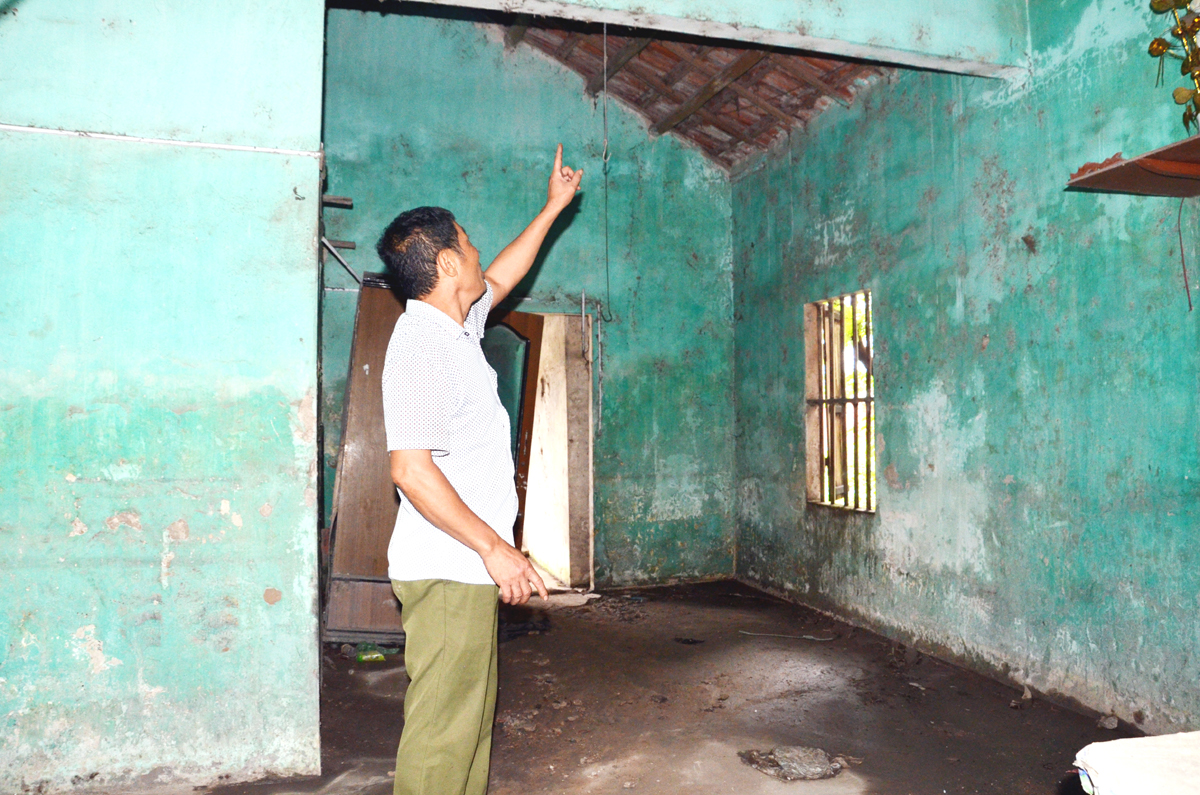 1 trong 3 ngôi nhà nằm trên đất dự án của gia đình ông Đỗ Văn Bình đã xuống cấp nghiêm trọng, không thể sử dụng được.