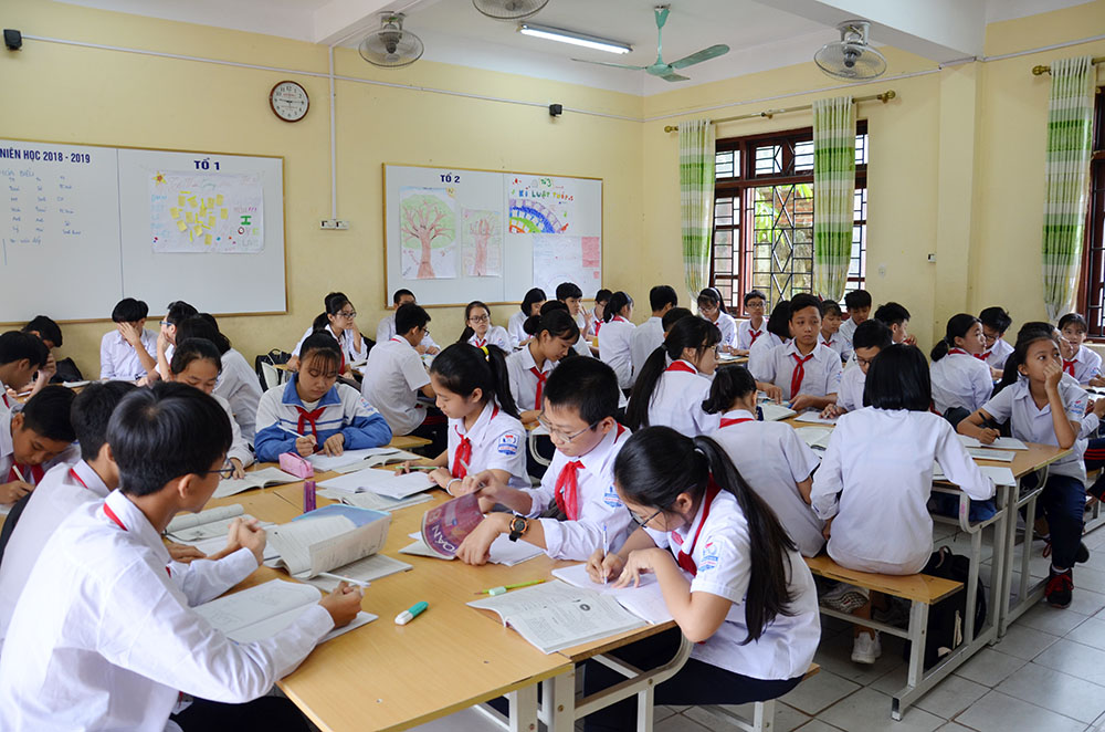 Một tiết học của học sinh lớp 9B, Trường THCS Trần Quốc Toản, TP Uông Bí.
