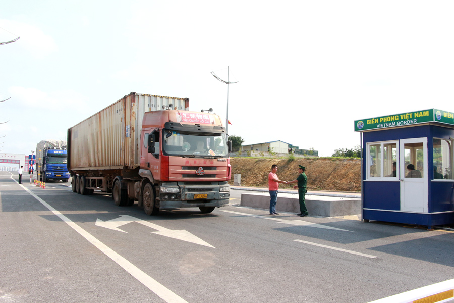 Hoạt động xuất nhập khẩu qua Cầu Bắc Luân II