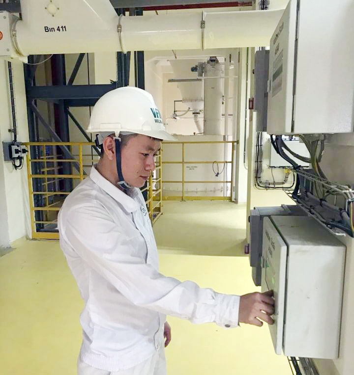 Công nhân Lê Quang Hưng, Công ty TNHH Xay lúa mì VFM-Wilmar (KCN Cái Lân) vừa được UBND tỉnh tặng bằng khen Công nhân tiên tiến tiêu biểu năm 2018.