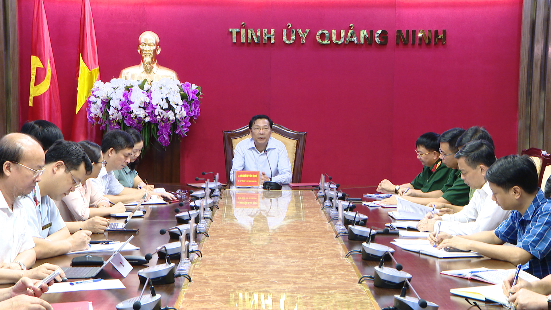 Đồng chí Nguyễn Văn Đọc, Bí thư Tỉnh ủy, Chủ tịch HĐND tỉnh, phát biểu chỉ đạo cuộc họp.