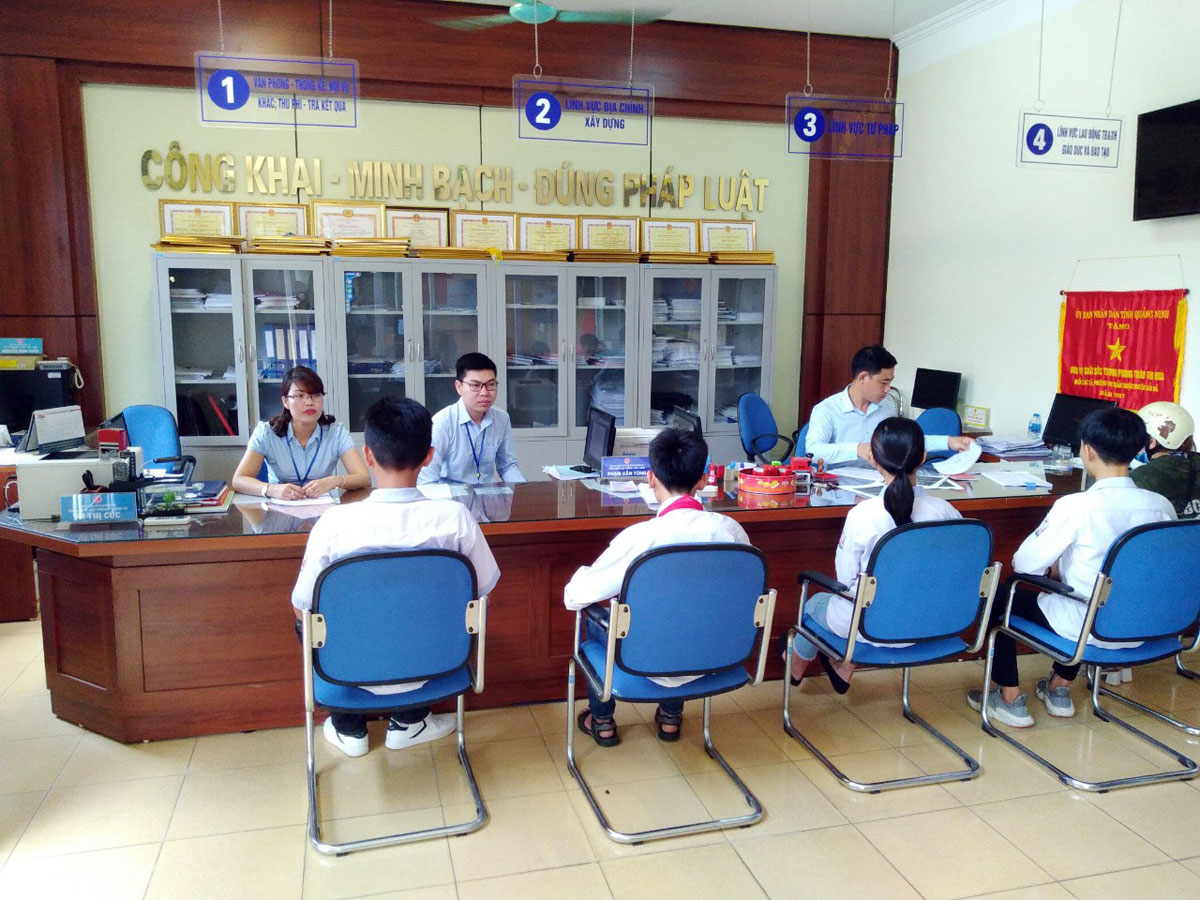 Thị trấn Quảng Hà (Hải Hà) thực hiện hiệu quả mô hình chính quyền thân thiện, gần gũi với nhân dân.