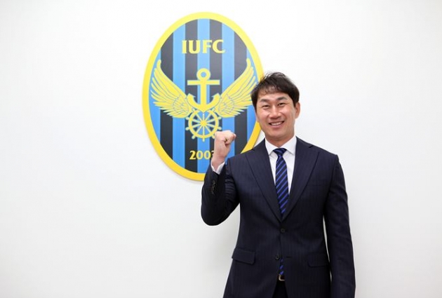  HLV Yoo Sang-Chul là thầy mới của Công Phượng ở Incheon United.