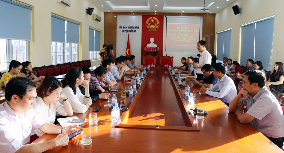 Lãnh đạo huyện Hải Hà phát biểu tại lễ ký kết.