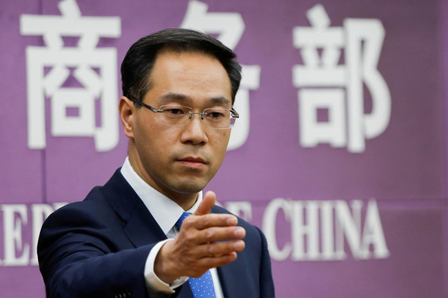 Phát ngôn viên Bộ Thương mại Trung Quốc Cao Phong trong một cuộc họp báo ở Bắc Kinh. Ảnh: Reuters