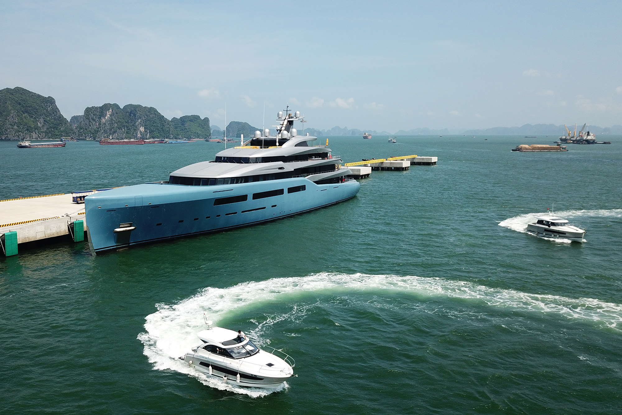 Joe Lewis's state-of-the-art yacht Aviva is ranked 57th among the top 100 biggest yachts in the world