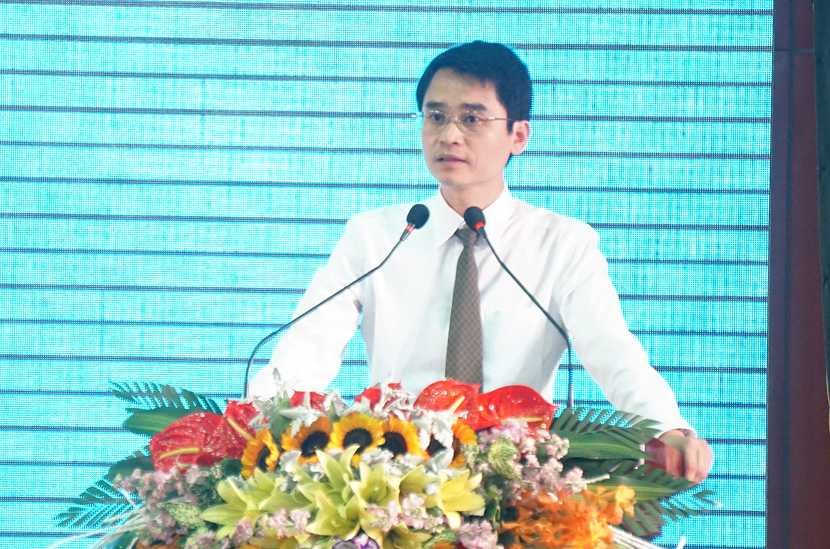 Đồng chí Phạm Văn Thành, Chủ tịch UBND thị xã Đông Triều phát biểu khai mạc tại hội nghị.