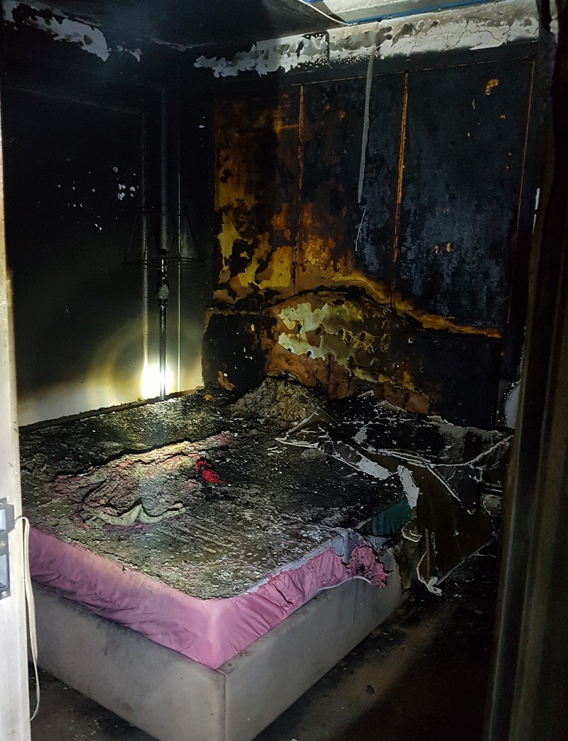 Một góc tài sản trong căn hộ bị thiệt hại do cháy gây ra.