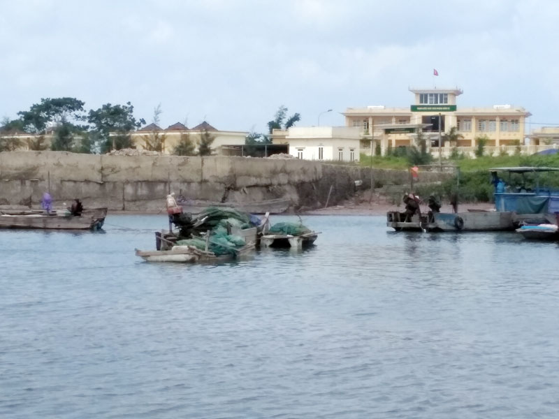 Mặc dù huyện Đầm Hà đã tích cực tuyên truyền cho ngư dân về công tác bảo vệ nguồn lợi thủy sản song tình trạng người dân sử dụng lờ dây khai thác thủy sản vẫn còn khá nhiều.