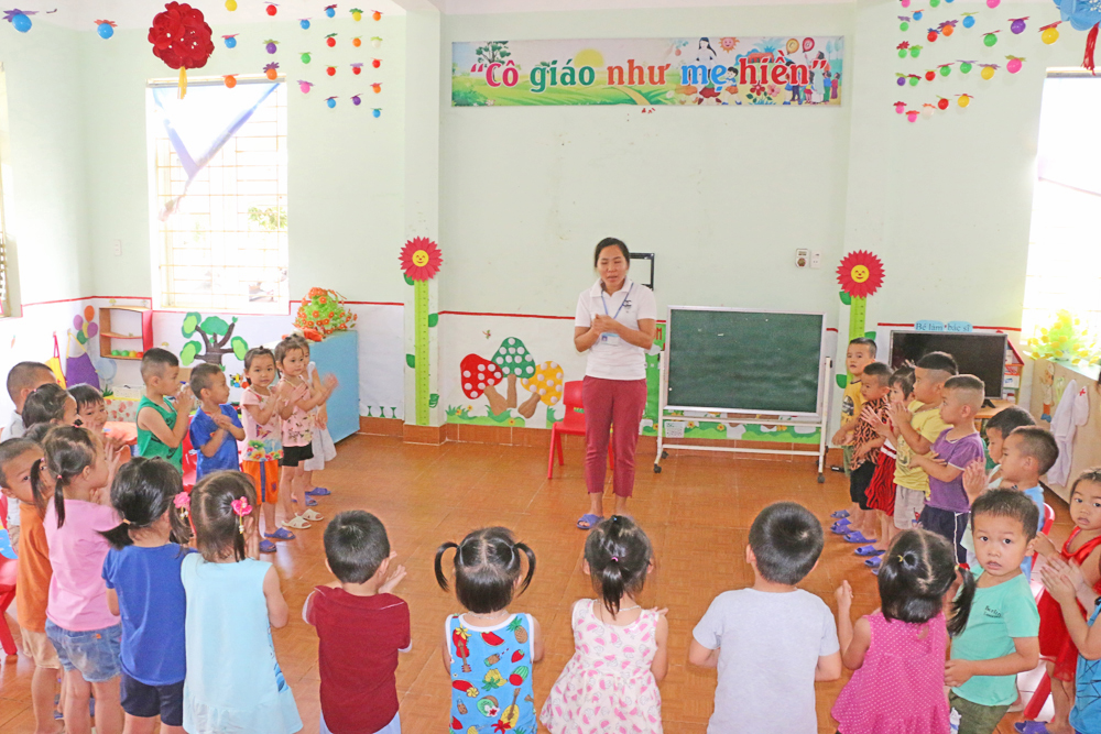 Trường Mầm non xã Lương Mông được đầu tư xây mới khang trang, đảm bảo chất lượng dạy học cho trẻ em.