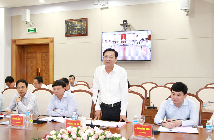 Đồng chí Nguyễn Văn Đọc, Bí thư Tỉnh ủy, Chủ tịch HĐND tỉnh, phát biểu tại buổi làm việc.