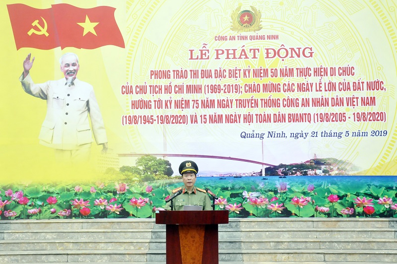 Đại tá Đỗ Văn Lực, Bí thư Đảng ủy, Giám đốc Công an tỉnh phát động phong trào thi đua đặc biệt.