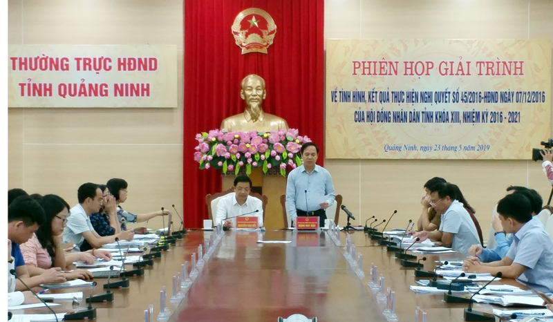 Đồng chí Đặng Huy Hậu, Ủy viên BTV Tỉnh ủy, Phó Chủ tịch Thường trực UBND tỉnh phát biểu tại phiên giải trình
