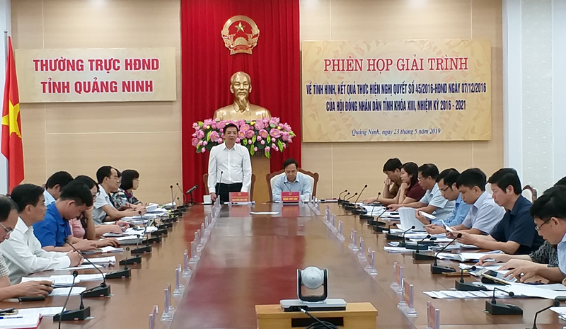 Đồng chí Nguyễn Văn Hồi, Phó Chủ tịch HĐND tỉnh phát biểu kết luận phiên giải trình