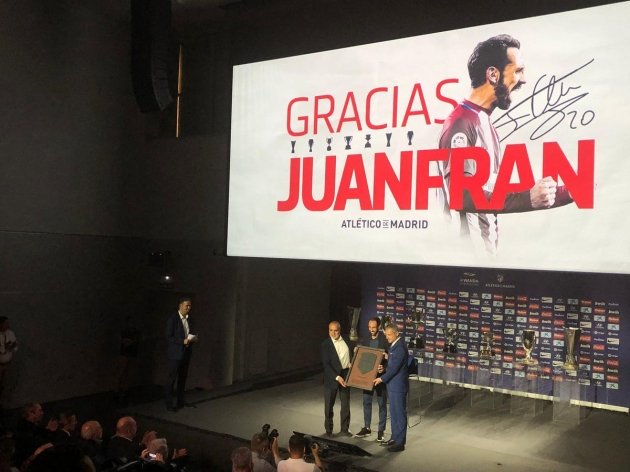  Juanfran rời Atletico.
