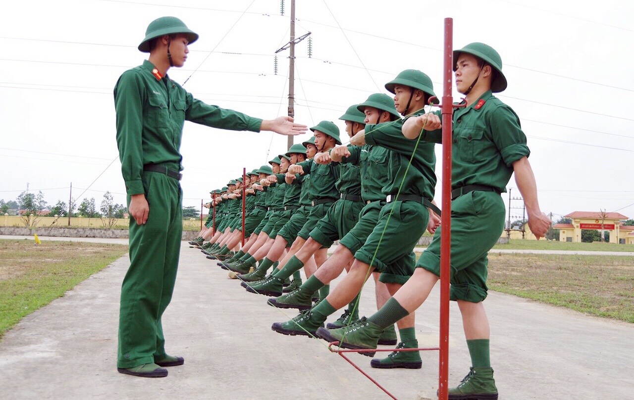 Huấn luyện chiến sĩ mới tại Trung đoàn 244 (Bộ CHQS tỉnh).