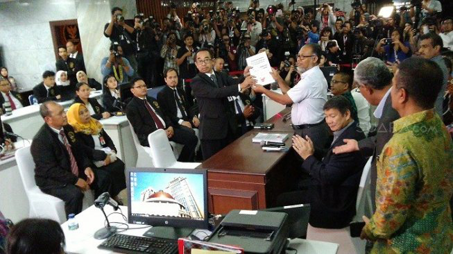Nhóm pháp lý của ông Prabowo nộp đơn khiếu nại lên Tòa hiến pháp.(Nguồn : suara.com).