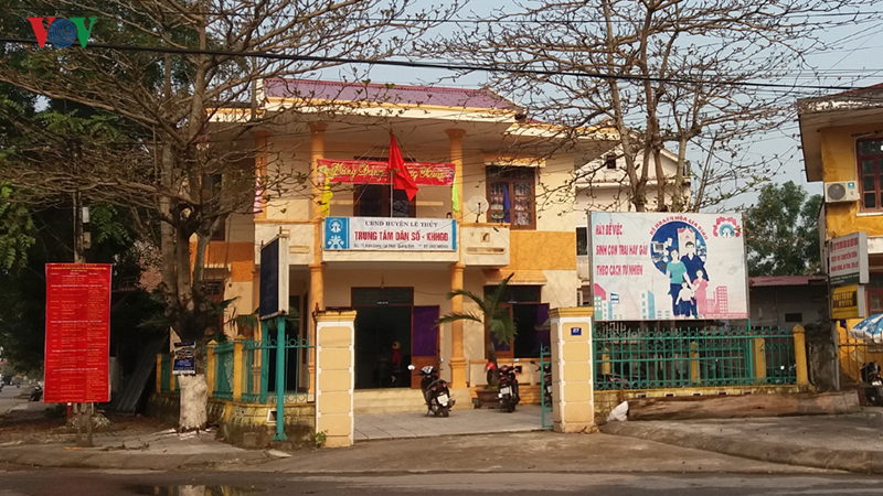  Trung tâm Dân số - kế hoạch hóa gia đình huyện Lệ Thủy nơi 6 cán bộ làm việc.