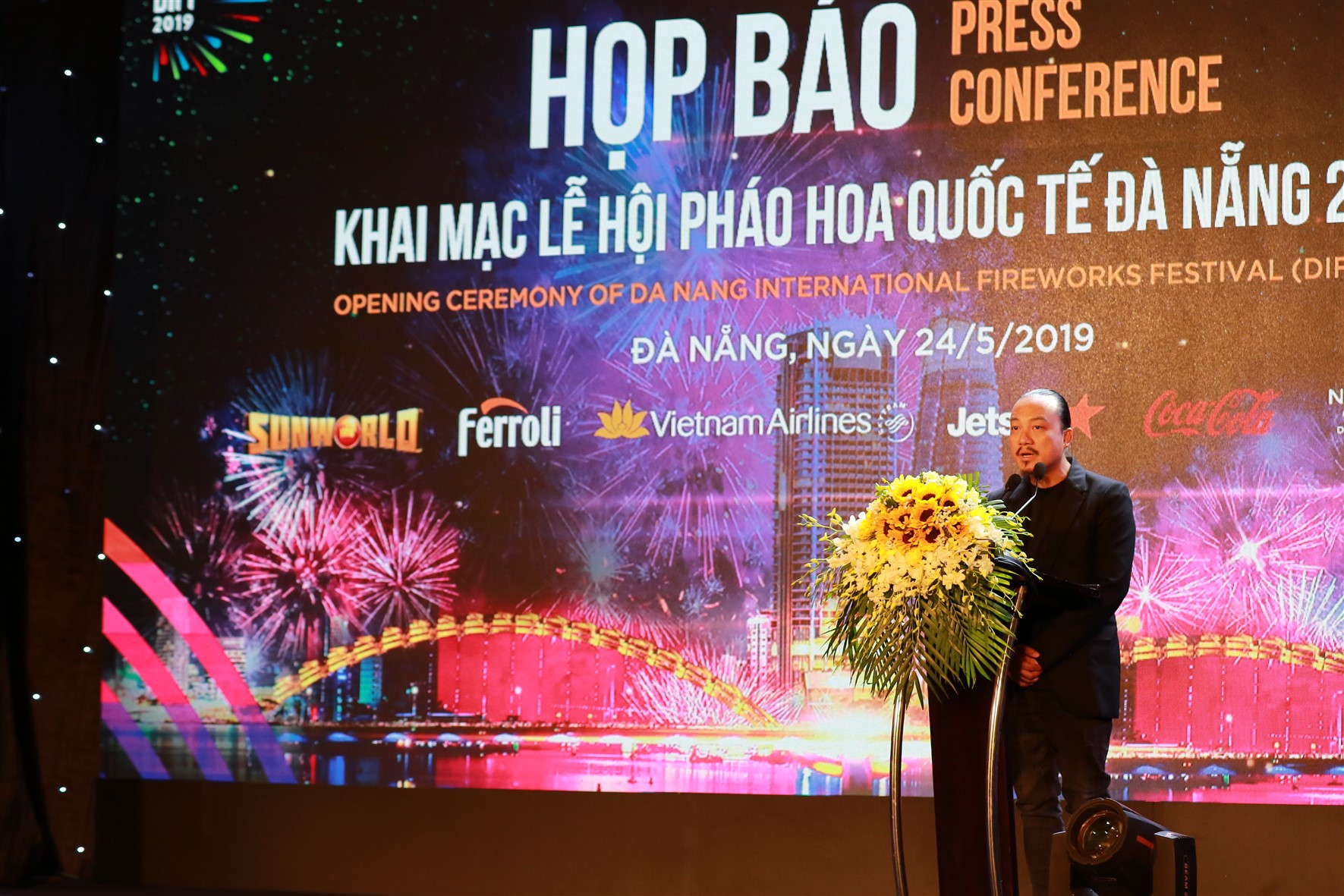 Ông Cao Trung Hiếu - đạo diễn sân khấu DIFF 2019.