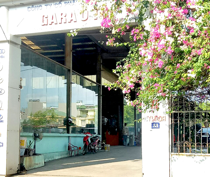 Xưởng Sửa chữa ô tô Vân Đồn Đ & T ở tổ 9, khu 4, phường Hồng Hà, TP Hạ Long mà Ông H.P.H phản ánh gây ô nhiễm môi trường, ảnh hưởng đến sinh hoạt của các hộ dân xung quanh.