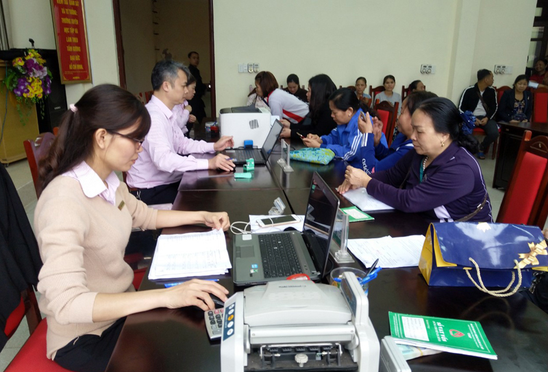 Ngân hàng CSXH huyện Bình Liêu tư vấn, hỗ trợ người dân vay vốn để phát triển sản xuất