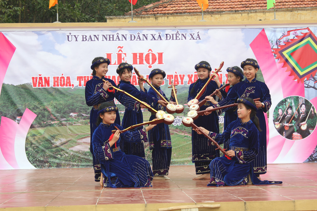 Một tiết mục biểu diễn văn nghệ tại Lễ hội văn hóa, thể thao dân tộc Tày xã Điền Xá năm 2019
