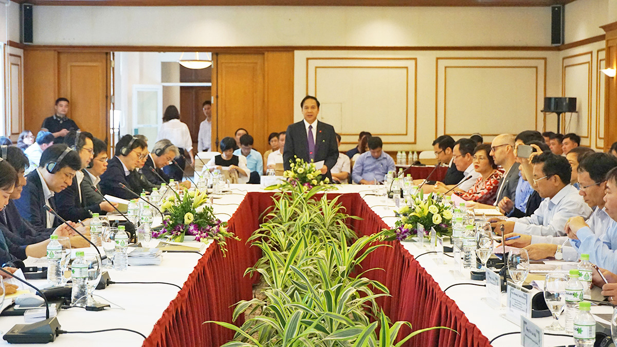 Đồng chí Đặng Huy Hậu, Phó Chủ tịch Thường trực UBND tỉnh, phát biểu tại buổi hội thảo.