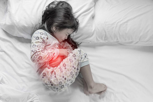 Bàng hoàng con 2 tuổi đã nhiễm vi khuẩn H.P, nguy cơ ung thư - Báo Quảng  Ninh điện tử