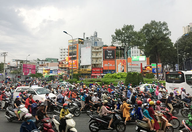 Vòng xuyến Ngã sáu Dân Chủ (TP Hồ Chí Minh) thường bị ùn tắc giao thông.