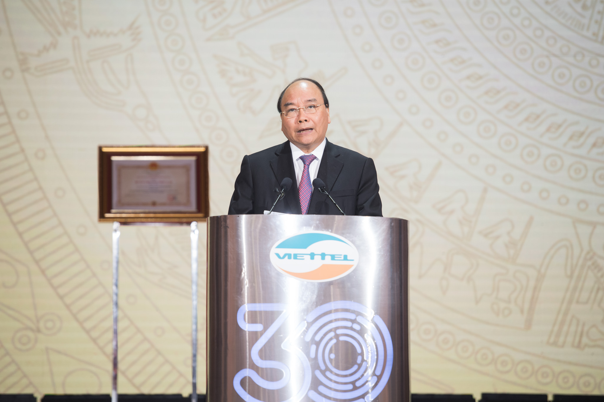 Thủ tướng Chính phủ Nguyễn Xuân Phúc phát biểu tại lễ kỷ niệm 30 năm thành lập Viettel.