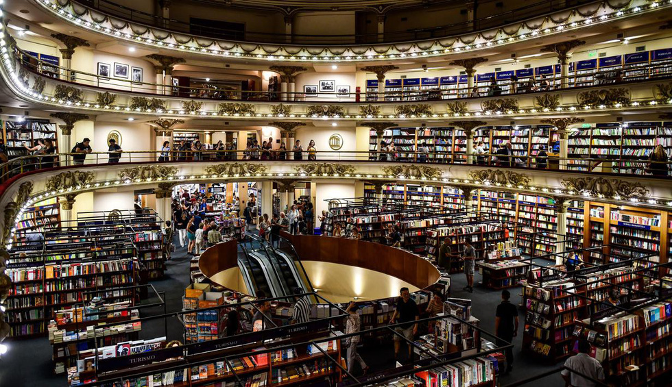 Được xem là một trong những hiệu sách đẹp nhất thế giới, cửa tiệm El Ateneo Grandlend ở Buenos Aires, Argentina kỷ niệm 100 năm ngày thành lập vào tháng 5 năm nay - Ảnh: AFP/ Getty Images