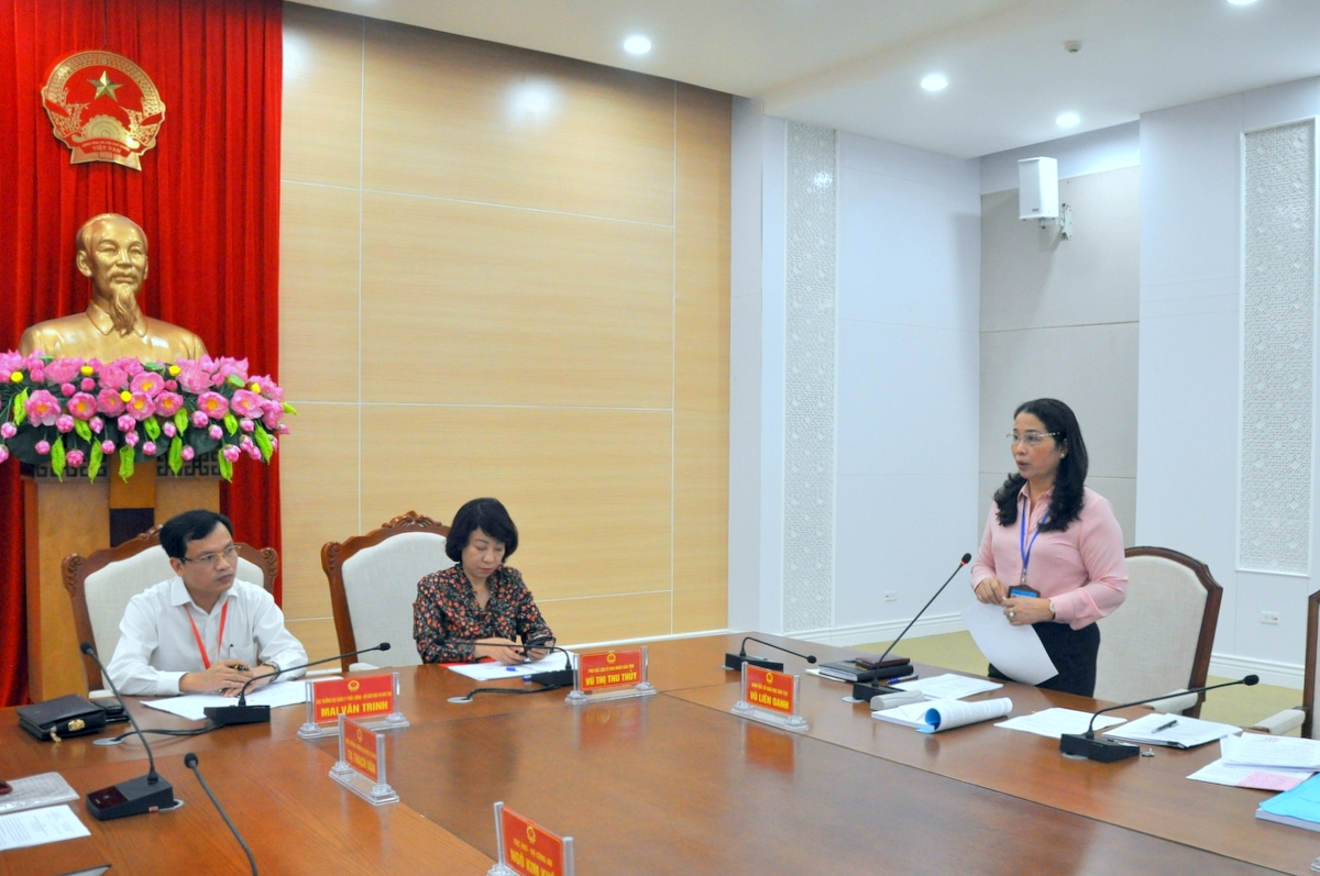 Giám đốc Sở GD&ĐT tỉnh Quảng Ninh Vũ Liên Oanh báo cáo công tác chuẩn bị cho kỳ thi THPT quốc gia 2019 của tỉnh Quảng Ninh.