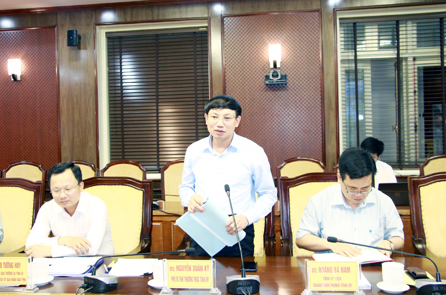 Đồng chí Nguyễn Xuân Ký, Phó Bí thư Thường trực Tỉnh ủy, phát biểu tại buổi làm việc.